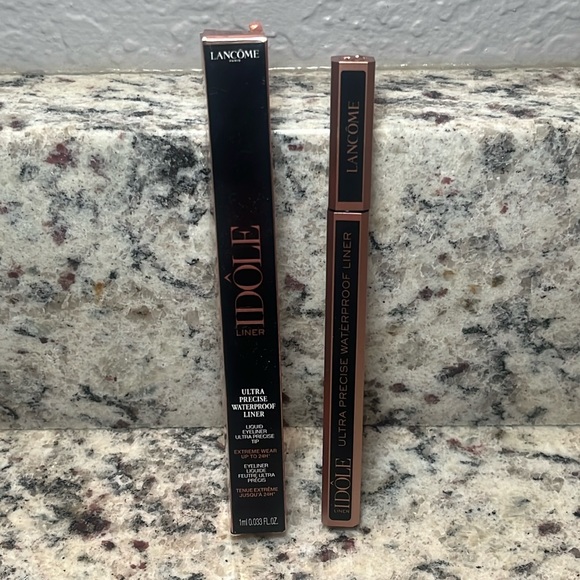 Lancome Idole Ultra Precise Glossy Black Eye Liner - Picture 2 of 6